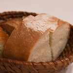 ヴィーノ・デッラ・パーチェ - もっちりフォカッチャと胚芽パン