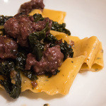 ヴィーノ・デッラ・パーチェ - イノシシ肉のパッパルデッレ