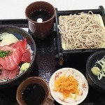 鮪市場 - まぐろ丼 小そばセット