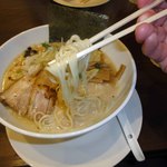 麺屋 奥右衛門 - 28.4.6麺はもっちりで食べ応えがある