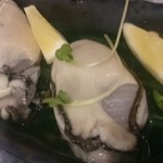 酒蔵鍋 - 大きな牡蠣が一粒120円！