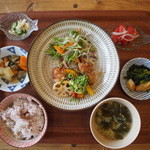 ユンタン カフェ - ＹＵＮＴＡＮランチ４種の副菜付き８５０円