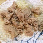 藪伊豆小宮商店 - 201604 藪伊豆 ★しょうが焼(750円）★柔らかだけど、水っぽくてふやけた印象。脂身は少なく、お肉は細切れ。