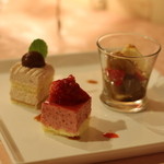 ラトゥール - デザート：あんみつ、イチゴのケーキ、栗のケーキ　普通においしいです
