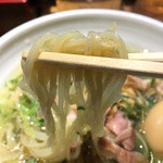 鶏そばの多加水中細ストレート麺