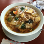 竜安 - 五目麺850。