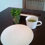 ポル カフェ - ジャーサラダをこの白いお皿にドバッ