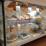 欧風カレー工房チロル - ショーケースにはケーキが‼︎