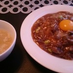 カントニーズレストラン ボン - 牛肉あんかけチャーハン 卵黄のせ