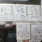 釜新肉店 - 店内、人気店の証かな？