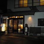 浜銀 - お店外観！　・・・何かいる？