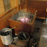 浜銀 - 炭を熾しています！