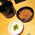 十割蕎麦 千花庵 - 出汁　あられ　漬物