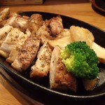 くつろぎ亭ひこべえ  - 鶏モモステーキ　780円