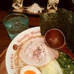 大分ラーメン ヌードルワークス - このスープを肴に焼酎ロック！