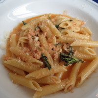 鉄板焼き 銀座 ポルトファーロ 本店 - サーモンと春菊のクリームショートパスタ