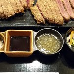 Gyuukatsukatsumune - 牛かつ かつ宗 西葛西店 かつ御膳のピンクソルト・醤油・塩・特製玉ネギ酢、白菜の漬物