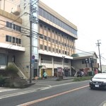 ハラペコキッチン - このビジネスホテル１階が店舗（裏にP有）