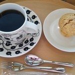 コーヒー　いちごのマフィン