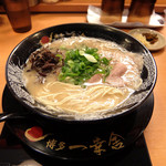 博多一幸舎 - 201603 ラーメン750円