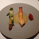 Point - マナカツオポワレ　白バスサミコソース