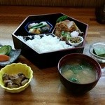 2016.4)この幕の内弁当も８６０円です！