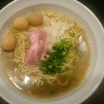 丿貫 - 海老そば・800円　ウズラの味玉・50円