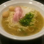 丿貫 - 海老そば・800円　ウズラの味玉・50円