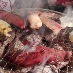 七輪焼肉岩勝 - 美味しそうな、お肉～(^ω^)