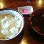 国八食堂 - 定食のご飯と味噌汁（2016.4撮影）