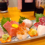 中吉 - 刺盛り(半分馬刺)