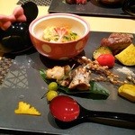 花 - ミニーちゃんの器が何とも可愛いですが料理は素晴しいです。