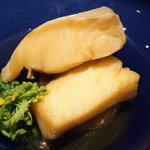 レストラン ママ - 煮魚定食<限定10食> 1200円 の1mで肉厚なカラスガレイ煮付け 菜の花添え