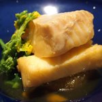 レストラン ママ - 煮魚定食<限定10食> 1200円 の1mで肉厚なカラスガレイ煮付け 菜の花添え