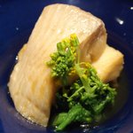 レストラン ママ - 煮魚定食<限定10食> 1200円 の1mで肉厚なカラスガレイ煮付け 菜の花添え