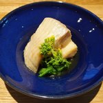 レストラン ママ - 煮魚定食<限定10食> 1200円 の1mで肉厚なカラスガレイ煮付け 菜の花添え