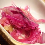 レストラン ママ - 煮魚定食<限定10食> 1200円 の赤い野菜の漬物