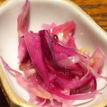 レストラン ママ - 煮魚定食<限定10食> 1200円 の赤い野菜の漬物