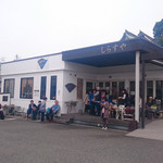 しらすや - 外観