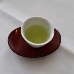 ふれんち茶懐石 京都福寿園茶寮 - 食前茶の水出し玉露。さすがお茶屋さんの玉露でした。