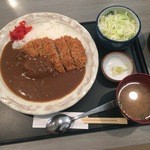 カツレツ ラート - カツカレーは巨大な皿に乗ってきます