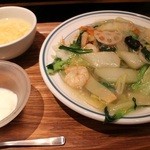 ドラゴン レッド リバー - 海鮮かた焼きそばセット　小籠包つき