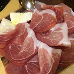 Er bisteccaro dei magnaccioni  - 生ハムと水牛のモッツァレラチーズ1800円
