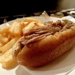 ESSEN - アイスバインドッグ；“ビールセット”でポメス添え．ザワクラウトの酸味は期待より穏やか(^^;) @2016/04/01