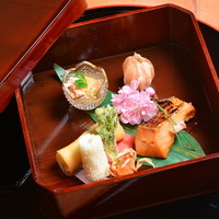 若筍の春巻き カラスミ餅 タラの芽の天婦羅 能登マスの酒麹焼き 鯛の子