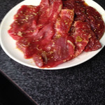 昌月苑 - ミックス定食の肉(多分カルビ、ハラミ、ロース)