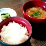 ヒカリヤ ヒガシ - ご飯、味噌汁と香の物（桜御膳）