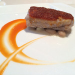 チョリソを纏ったスズキのロースト