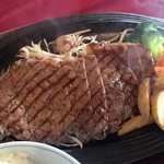Tokuyama Kantorikurabu Resutoran - 肉厚で柔らかいステーキ！
