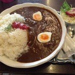 ボラーレ - 牛すじカレー 無料の大盛り玉子のせ